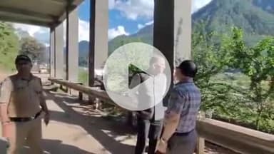 जोशियाड़ा: डीएम उत्तरकाशी ने बड़ेथी ओपन टनल पर हो रहे भूस्खलन का किया निरीक्षण, दिए आवश्यक निर्देश