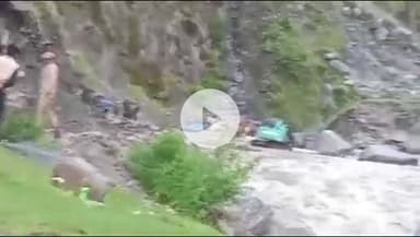 डुंडा: डबरानी में हाईवे खोलने में मिली कामयाबी के बाद बीआरओ ने सोनगाड में गंगोत्री हाईवे खोलने का कार्य शुरू किया