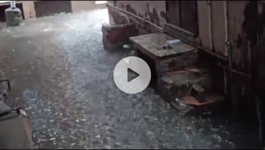 बांसवाड़ा: शहर के कागदी पिकअप बांध में पानी की अधिक आवक के कारण बांध के पांच गेट खोलकर अतिरिक्त पानी को निकाला गया