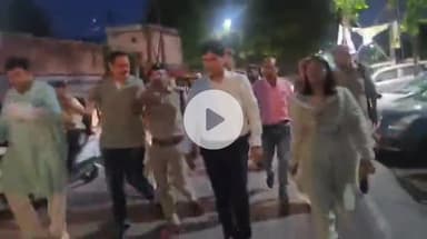 झांसी: शाम 5 बजे से 9 बजे तक मानिक चौक, सराफा बाजार, कोतवाली की ढाल पर ई-रिक्शा और अन्य चार पहिया वाहनों की एंट्री रहेगी बंद