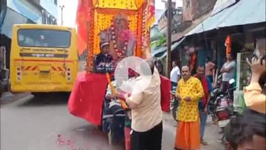 नवाबगंज: जैदपुर में हर्षोल्लास के साथ भगवान श्री राधा कृष्ण जी की पालकी शोभा यात्रा निकाली गई, सुरक्षा में पुलिस बल रहा मौजूद