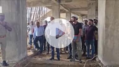 बलरामपुर: डीएम ने निर्माणाधीन मां पाटेश्वरी विश्वविद्यालय का निरीक्षण किया, सामग्री की गुणवत्ता परखी और श्रमिकों की सुरक्षा के निर्देश दिए