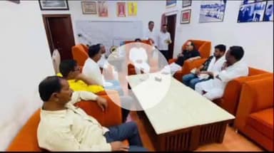 सुल्तानपुर: सुल्तानपुर विधायक एवं पूर्व मंत्री विनोद सिंह ने आवास और क्षेत्रभ्रमण कर लोगों का हाल जाना, दुःख-दर्द में हुए शरीक