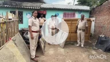 सत्तर कटैया: बिहरा थाना पुलिस ने आर्म्स एक्ट के फरार अभियुक्त के घर की कुर्की जब्ती की, पुलिस पदाधिकारी रहे मौजूद