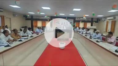 बलरामपुर: डीएम ने कलेक्ट्रेट में कृषि, उद्योग और स्टार्टअप्स को बढ़ावा देने के लिए समीक्षा बैठक की, वन ट्रिलियन डॉलर इकोनॉमी का लक्ष्य