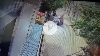 टीकमगढ़: टीकमगढ़: स्कूल से लौट रही महिला पर हमला, मोबाइल नंबर न देने पर आरोपी ने सिर पर पत्थर मारा