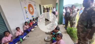 उंटारी रोड: बिरजा उत्क्रमित मध्य विद्यालय में एमडीएम देखकर भड़कीं राज्य खाद्य आयोग की अध्यक्ष, शिक्षकों की लगाई क्लास