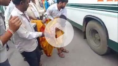 टीकमगढ़: अस्पताल चौराहे पर तेज रफ्तार ट्रक ने बुजुर्ग महिला को कुचला, इलाज के दौरान हुई मौत