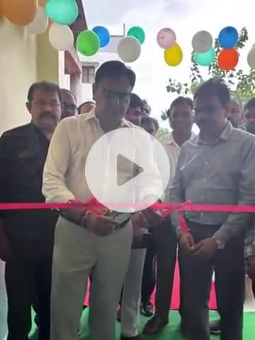 टीकमगढ़: टीकमगढ़ कलेक्टर ने प्रधानमंत्री केंद्रीय विद्यालय में व्यावसायिक प्रयोगशाला का उद्घाटन किया