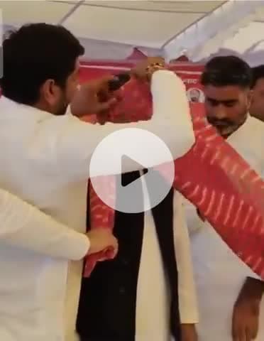 प्रदेश सचिव शारिक समाजवादी ने बताया दिल्ली मे गुर्जर महासभा में पगड़ी पहना कर किया सम्मान अखिलेश यादव जी का हुआ सम्मान