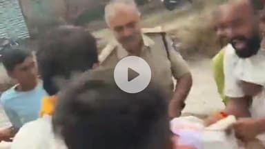 सीतामऊ: फसल बीमा राशि न मिलने पर झालरा में किसानों का प्रदर्शन, पूर्व मंत्री का पुतला जलाया, पुलिस से झड़प