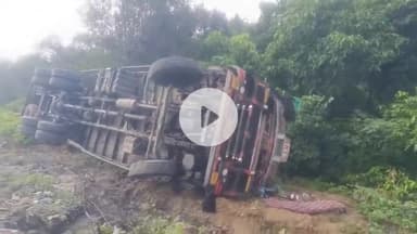 हज़ारीबाग: दनुआ घाटी में भीषण सड़क हादसा, NH-19 पर घंटों लगा जाम