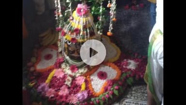 मदनपुर: प्रखंड के उमगेश्वरी पर्वत पर अति प्राचीन महाकालेश्वर मंदिर के प्रांगण में रुद्राभिषेक सह भंडारा कार्यक्रम का आयोजन