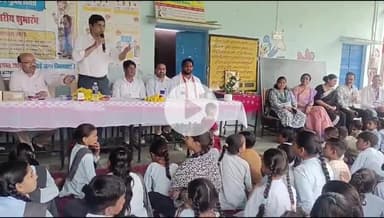 बांसवाड़ा: शहर के भागाकोट स्कूल में कलेक्टर ने बच्चों के साथ बोले पहाड़े, सभी ने 15 तक पहाड़े याद करने का किया वादा