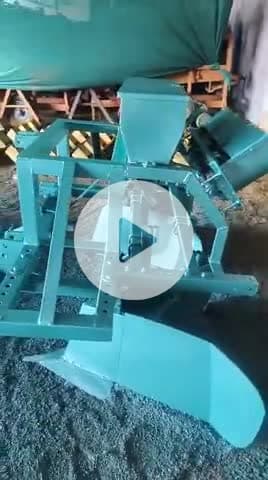 मक्का बोने की मशीन गणेश कृषि यन्त्र खिमलासा रोड पर उपलब्ध