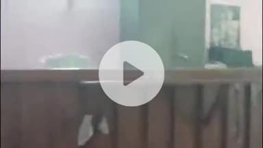 सिराथू: सिराथू तहसीलदार न्यायालय कक्ष में रखे मोबाइल में लगी आग, मची अफरा-तफरी, किसी अधिवक्ता का था एनरॉयड मोबाइल