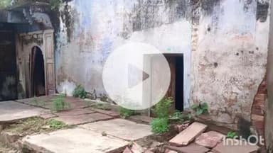 धौलपुर: घनी आबादी में खड़ी जर्जर बहु मंजिला इमारत से हादसे की आशंका, पास में है स्कूल