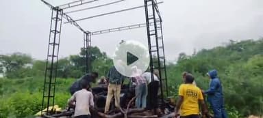 ग्राम जड़ का नया गांव पंचायत बड़ा नया गांव  जिला बूंदी के  शमशान की हालत जिसमें मृतक  चिता भी नहीं जला सके ऐसी हालत