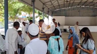 सहारनपुर: एसएसपी कार्यालय के बाहर टीन शेड के नीचे दो परिवारों के बीच सुलह समझौते के दौरान हुई मारपीट, वीडियो हुआ वायरल