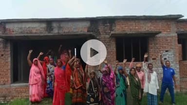 राजातालाब: वाराणसी गोसाईपुर में उप स्वास्थ्य केंद्र का काम अधर में लटका, ग्रामीणों ने किया प्रदर्शन