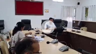 भीलवाड़ा: जिला कलेक्टर ने शुक्रवार को कलेक्ट्रेट सभागार में जिला स्तरीय अधिकारियों की बैठक की