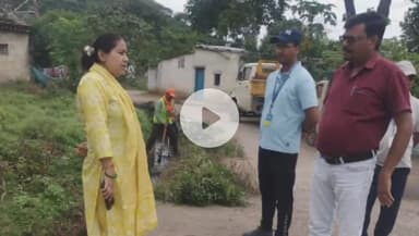 सिंगरौली: सहायक आयुक्त ने मटवई बस्ती की सफाई व्यवस्था देखी, नालियों की सफाई व कीटनाशक छिड़काव के दिए निर्देश