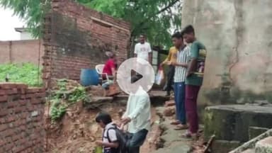 झांसी: वार्ड नंबर 7 के 20 क्वार्टर मोहल्ले में नल की मरम्मत के लिए खोदे गए गड्ढे से राहगीर गिरकर चोटिल हो रहे हैं