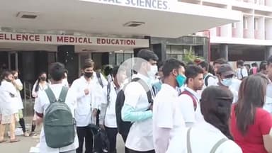 कांके: रिम्स में चाय पीने के बाद महिला डॉक्टर की तबीयत बिगड़ी, आईसीयू में भर्ती