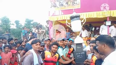 गोरौल: पीरापुर गांव में गौतम 11 आदमपुर टीम ने पोझा को हराकर फाइनल मैच में कप पर किया कब्जा