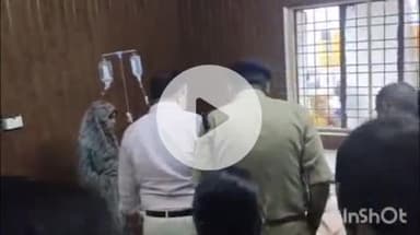 नानपारा: निम्निहारा चौराहे पर विसर्जन जुलूस में करंट लगने से एक दर्जन लोग झुलसे, एक मासूम की हालत नाजुक, जिला अस्पताल रेफर