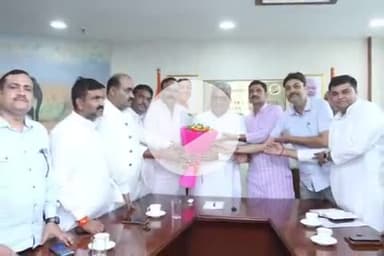 बाह: बाह क्षेत्र स्थित चंबल सेंचुरी की सीमा निर्धारण के लिए सांसद ने पर्यावरण मंत्री से की मुलाकात