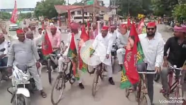 मिर्ज़ापुर: पुरजागीर से सपा ने 'वोट चोर गद्दी छोड़, जो सरकार निकम्मी है वह सरकार बदलनी है' नारे के साथ निकाली जनजागरण साइकिल यात्रा