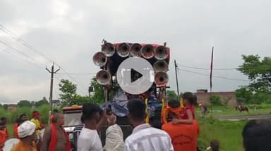 पंचायत दयालपुर सेन्दूआर पूर्व प्रमुख पैक्स अध्यक्ष अनिल सिंह की अध्यक्षता में निकाला गया महावीरी झंडा का भव्य जुलूस श्रद्धालुओं की उमड़ी भीड़