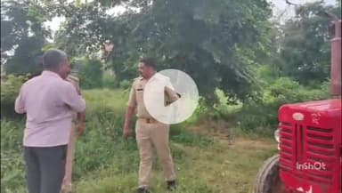 छिबरामऊ: फर्रुखाबाद रोड पर राज्य संपत्ति पर लगी मूंगफली की फसल की खोज कर रहे दो युवकों को पुलिस ने गिरफ्तार किया