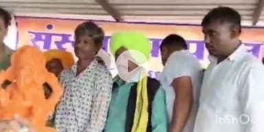 गंधवानी: नेता प्रतिपक्ष उमंग सिंगार ने गंधवानी के सलकनपुर में गणेश प्रतिमाओं का किया वितरण, सुख-समृद्धि की प्रार्थना की