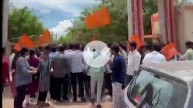पतेरी के निजी स्कूल के बाहर ABVP का प्रदर्शन, प्राचार्य को सौंपा छः सूत्रीय मांगों का ज्ञापन