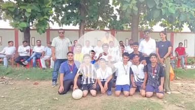 बलरामपुर: स्पोर्ट्स स्टेडियम बलरामपुर में मंडल स्तरीय फुटबॉल प्रतियोगिता का हुआ आयोजन, बलरामपुर ने श्रावस्ती को 2-1 से हराया