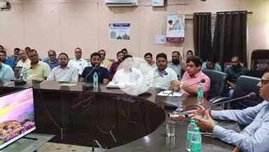 टीकमगढ़: उद्योग सृजन और निवेश की संभावनाओं को लेकर कलेक्ट्रेट में बैठक आयोजित, कलेक्टर रहे मौजूद