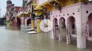 मथुरा: जिले में यमुना नदी खतरे के निशान से ऊपर, खादर के मकानों में घुसा पानी