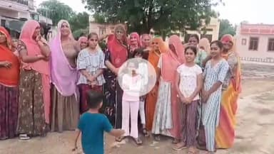 मारवाड़ जंक्शन: मारवाड़ जंक्शन के राजकीयावास गांव में महिलाओं ने बार-बार अघोषित विद्युत कटौती के खिलाफ किया विरोध प्रदर्शन