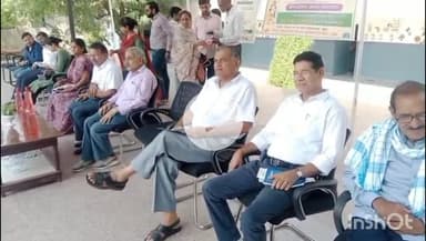 चूरू: राष्ट्रीय कृमि मुक्ति दिवस पर बच्चों को दी गई दवाई, चूरु के जिला शिक्षा अधिकारी रहे मौजूद