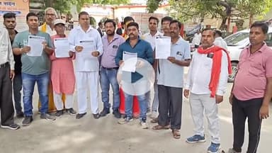 मिर्ज़ापुर: नगर की मूल समस्याओं को लेकर मानवाधिकार मिशन के कार्यकर्ताओं ने जिला कलेक्ट्रेट में प्रदर्शन कर डीएम को सौंपा ज्ञापन