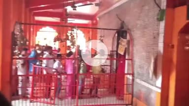 सुल्तानपुर: सुलतानपुर जिले के प्रसिद्ध स्थल विजेथुआ महावीरन धाम में शनिवार को उमड़ा श्रद्धालुओं का जनसैलाब