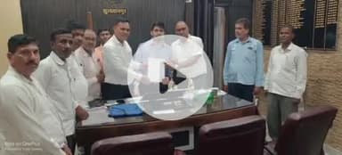 सुल्तानपुर: समायोजित शिक्षक संघ ने बेसिक शिक्षा अधिकारी को सौंपा मांग पत्र