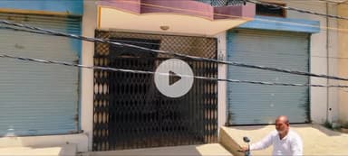 उतरौला: उतरौला बिजली विभाग की बड़ी लापरवाही, सड़क से मात्र 5 फीट ऊंचाई पर लटक रहे हैं बिजली के तार