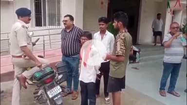 बाढ़: बाढ़ में एक अनोखी घटना: पिता की मौत के बाद बेटा फरार, तो बहू ने निभाया बेटे का फर्ज