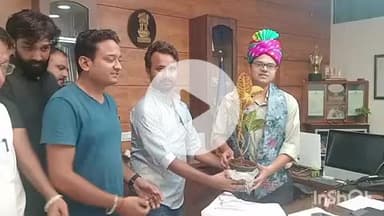 दौसा: ऑनलाइन गेमिंग प्रतिबंध बिल पास होने पर सर्व समाज के युवाओं ने जिला कलेक्टर का किया सम्मान