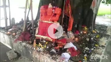 कर्वी: सोनारन पुरवा में विशाल वृक्ष के नीचे स्थित हनुमान जी महाराज की सिद्ध प्रतिमा, जानकर आप रह जाएंगे दंग