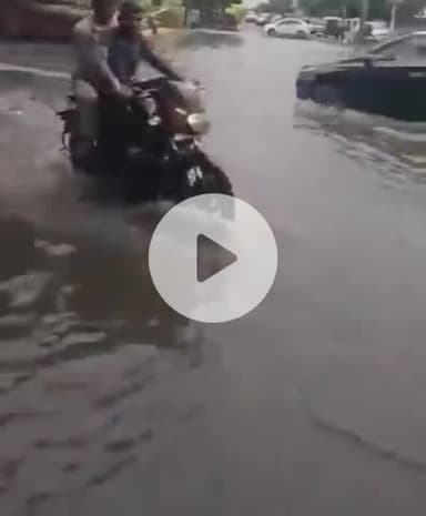 भीलवाड़ा: जिले में भारी बारिश का रेड अलर्ट जारी, चित्तौड़ रोड रामधाम चौराहे पर हुआ जलभराव