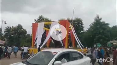 कर्वी: बारिश के बीच लाखों श्रद्धालु चित्रकूट पहुंचे, भदई अमावस्या का बड़ा मेला आयोजित